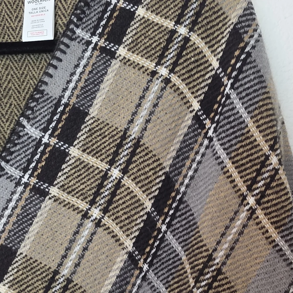 WOOLRICH Reversible Black Tan Plaid & Herringbone Blanket Wrap Shawl Cape Sz OS - Picture 6 of 10